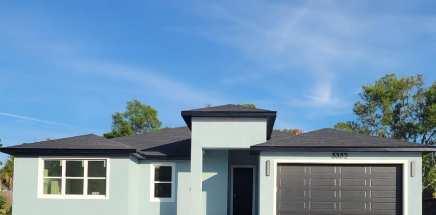 House in Spring Hill, Florida 4 bedrooms, 197.23 sq.m. № 2239586