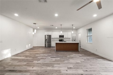 House in Spring Hill, Florida 4 bedrooms, 197.23 sq.m. № 2239586 - photo 9