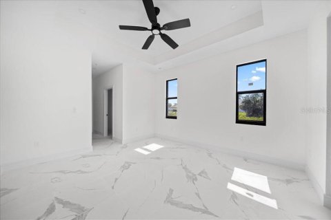 Villa ou maison à louer à Port Charlotte, Floride: 4 chambres, 295.71 m2 № 2408996 - photo 8