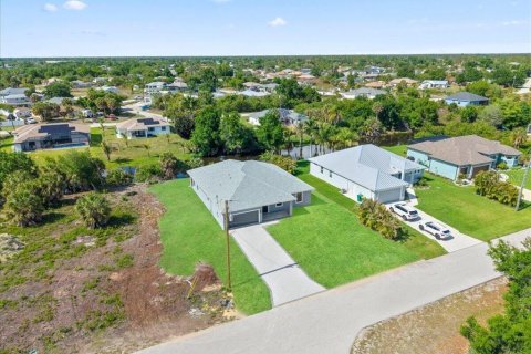 Villa ou maison à louer à Port Charlotte, Floride: 4 chambres, 295.71 m2 № 2408996 - photo 13