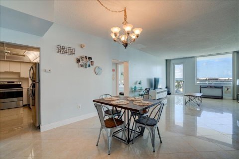 Copropriété à louer à Palm Beach, Floride: 1 chambre, 88.44 m2 № 2307077 - photo 6