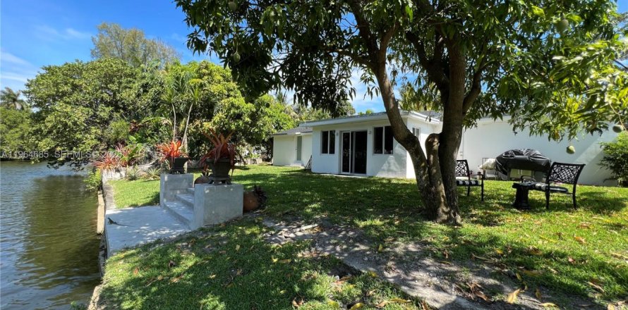 Дом в Майами, Флорида 3 спальни № 2026989