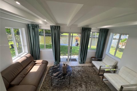 Снять в аренду виллу или дом в Майами, Флорида 3 спальни, № 2026989 - фото 14