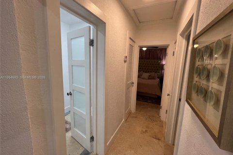 Снять в аренду виллу или дом в Майами, Флорида 3 спальни, № 2026989 - фото 17