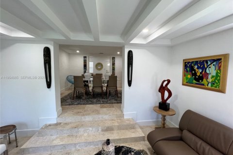 Снять в аренду виллу или дом в Майами, Флорида 3 спальни, № 2026989 - фото 8