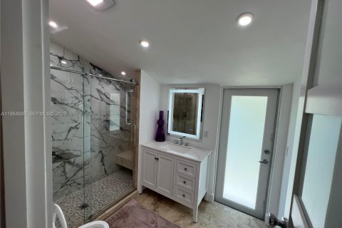 Снять в аренду виллу или дом в Майами, Флорида 3 спальни, № 2026989 - фото 26