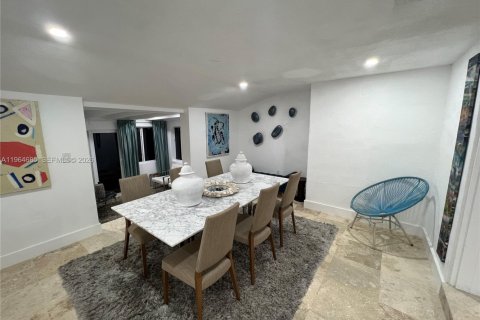 Снять в аренду виллу или дом в Майами, Флорида 3 спальни, № 2026989 - фото 23