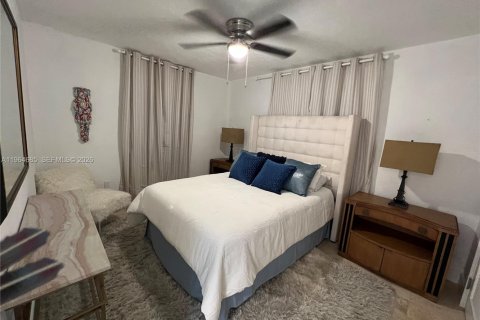 Снять в аренду виллу или дом в Майами, Флорида 3 спальни, № 2026989 - фото 18