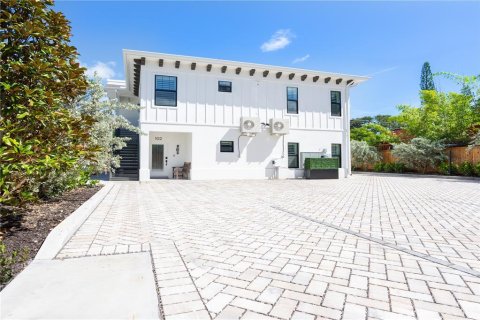 Condo in Sarasota, Florida, 2 bedrooms № 2212543 - photo 27