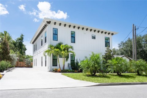 Condo in Sarasota, Florida, 2 bedrooms № 2212543 - photo 3