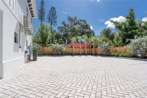 Condo in Sarasota, Florida, 2 bedrooms № 2212543 - photo 26