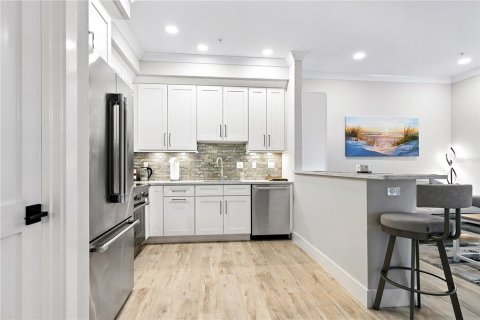 Condo in Sarasota, Florida, 2 bedrooms № 2212543 - photo 10