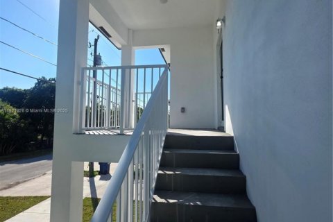 Casa en alquiler en Miami, Florida, 3 dormitorios, 139.35 m2 № 1975730 - foto 6