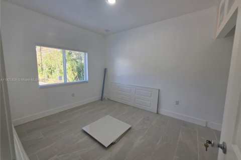 Casa en alquiler en Miami, Florida, 3 dormitorios, 139.35 m2 № 1975730 - foto 30