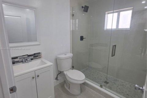 Casa en alquiler en Miami, Florida, 3 dormitorios, 139.35 m2 № 1975730 - foto 8