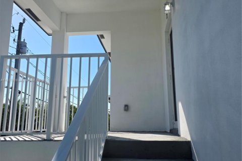 Casa en alquiler en Miami, Florida, 3 dormitorios, 139.35 m2 № 1975730 - foto 5