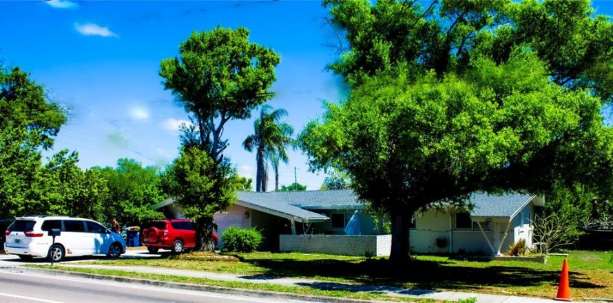 Villa ou maison à Clearwater, Floride 3 chambres, 158.03 m2 № 2212373