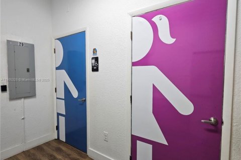 Immobilier commercial à vendre à Doral, Floride № 1965661 - photo 5