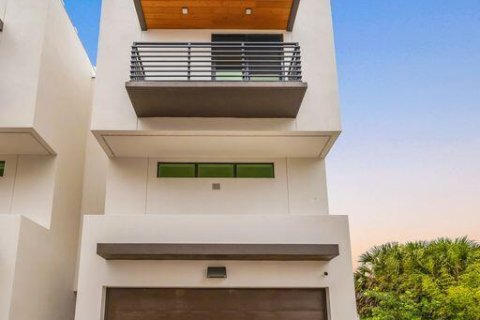 Townhouse in Fort Lauderdale, Florida 3 bedrooms, 184.69 sq.m. № 2249680 - photo 9
