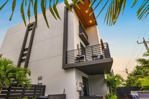 Townhouse in Fort Lauderdale, Florida 3 bedrooms, 184.69 sq.m. № 2249680 - photo 10