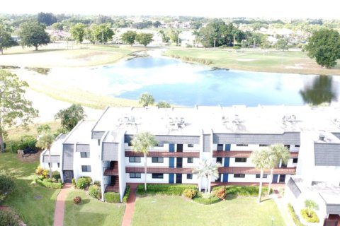 Condo in Lake Worth, Florida, 2 bedrooms  № 1228469 - photo 1