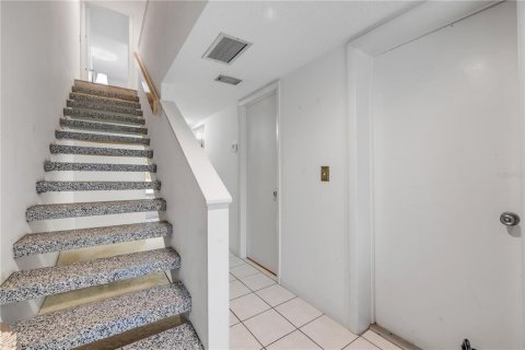Condo in New Smyrna Beach, Florida, 2 bedrooms  № 1686606 - photo 11