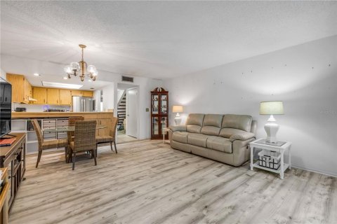 Condo in New Smyrna Beach, Florida, 2 bedrooms  № 1686606 - photo 4