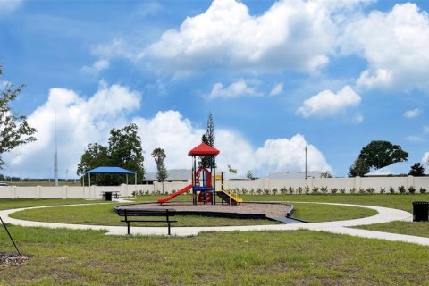 House in Haines City, Florida 4 bedrooms, 176.51 sq.m. № 2408284 - photo 8