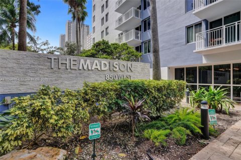 Condo in Miami, Florida, 1 bedroom  № 1952486 - photo 28