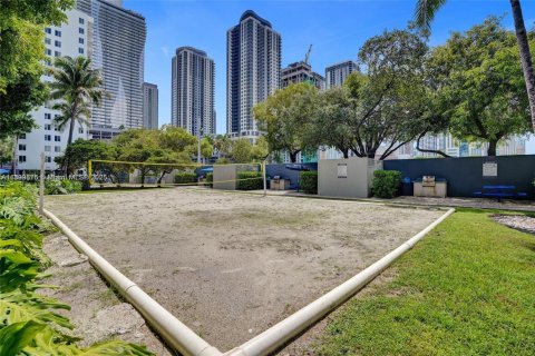 Condo in Miami, Florida, 1 bedroom  № 1952486 - photo 27