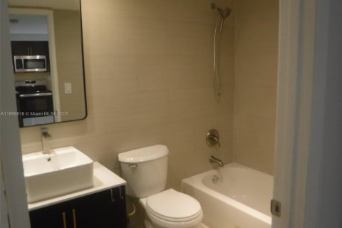 Condo in Miami, Florida, 1 bedroom  № 1952486 - photo 7