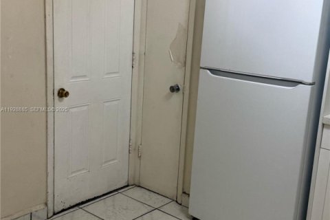 Condo in Miami, Florida, 1 bedroom  № 1987260 - photo 4