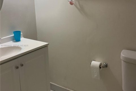 Condo in Miami, Florida, 1 bedroom  № 1987260 - photo 3