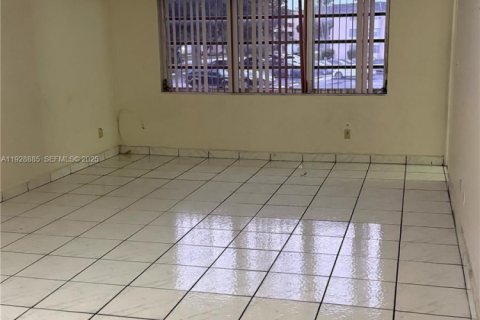 Condo in Miami, Florida, 1 bedroom  № 1987260 - photo 1