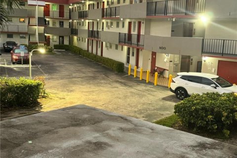 Condo in Miami, Florida, 1 bedroom  № 1987260 - photo 5