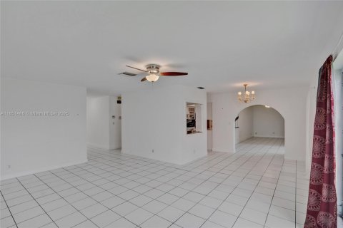 House in Plantation, Florida 2 bedrooms, 166.11 sq.m. № 1857513 - photo 17