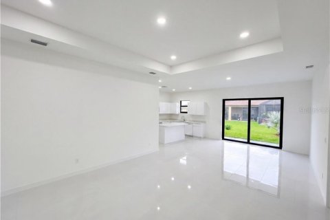 Купить виллу или дом в Кейп-Корал, Флорида 4 комнаты, 176.89м2, № 2345362 - фото 2