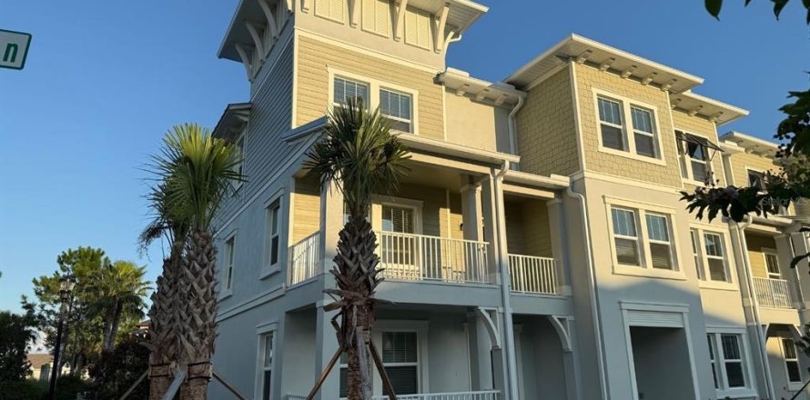 Townhouse in Wesley Chapel, Florida 4 bedrooms, 240.9 sq.m. № 1893673