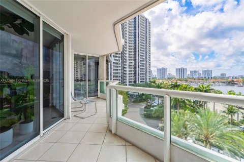 Condo in Aventura, Florida, 3 bedrooms  № 2037645 - photo 12