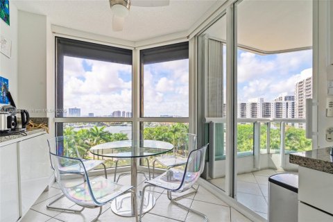 Condo in Aventura, Florida, 3 bedrooms  № 2037645 - photo 10
