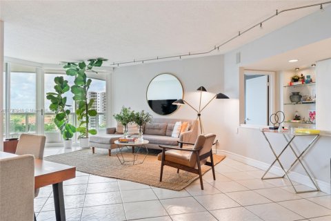Condo in Aventura, Florida, 3 bedrooms  № 2037645 - photo 5