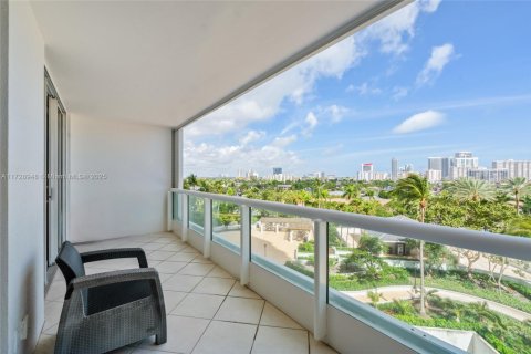 Condo in Aventura, Florida, 3 bedrooms  № 2037645 - photo 23