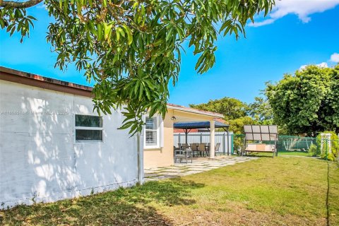 Casa en venta en Pembroke Pines, Florida, 3 dormitorios, 172.71 m2 № 1747854 - foto 17
