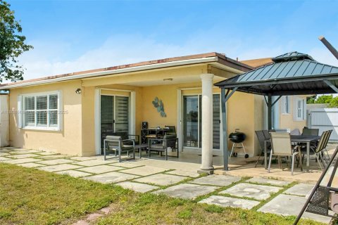 Casa en venta en Pembroke Pines, Florida, 3 dormitorios, 172.71 m2 № 1747854 - foto 18