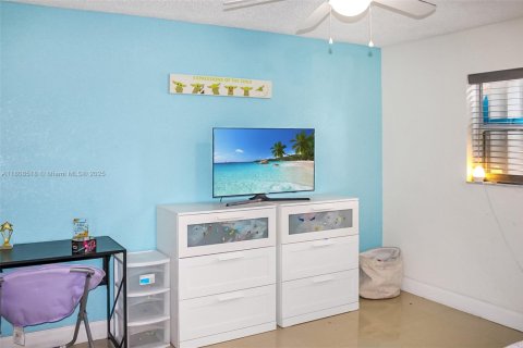Casa en venta en Pembroke Pines, Florida, 3 dormitorios, 172.71 m2 № 1747854 - foto 14