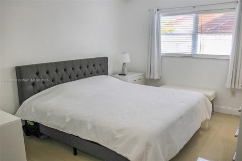 Casa en venta en Pembroke Pines, Florida, 3 dormitorios, 172.71 m2 № 1747854 - foto 9