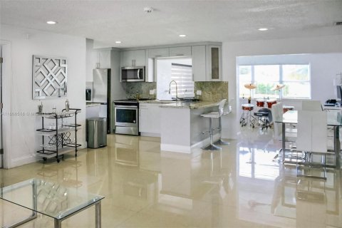 Casa en venta en Pembroke Pines, Florida, 3 dormitorios, 172.71 m2 № 1747854 - foto 4