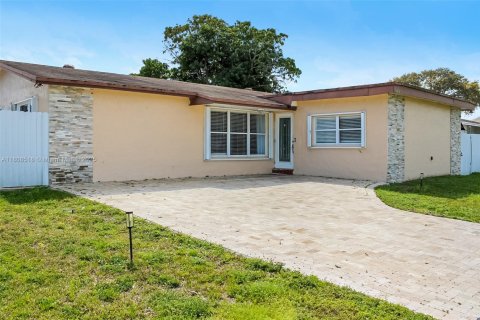 Casa en venta en Pembroke Pines, Florida, 3 dormitorios, 172.71 m2 № 1747854 - foto 3