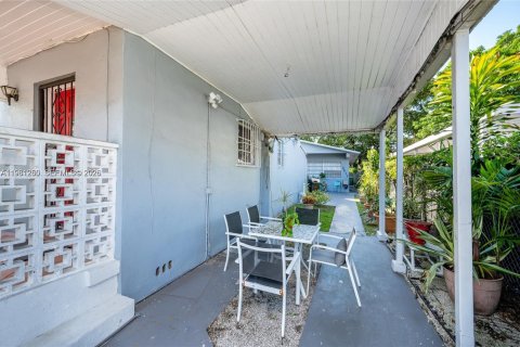 Купить коммерческую недвижимость в Майами, Флорида 247.03м2, № 2051865 - фото 7