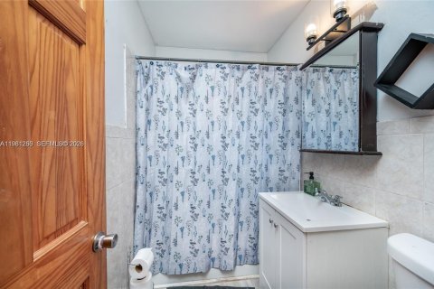 Купить коммерческую недвижимость в Майами, Флорида 247.03м2, № 2051865 - фото 17